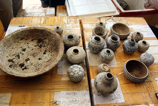 Do Vietnamese antiquities have to be handed over to the government?