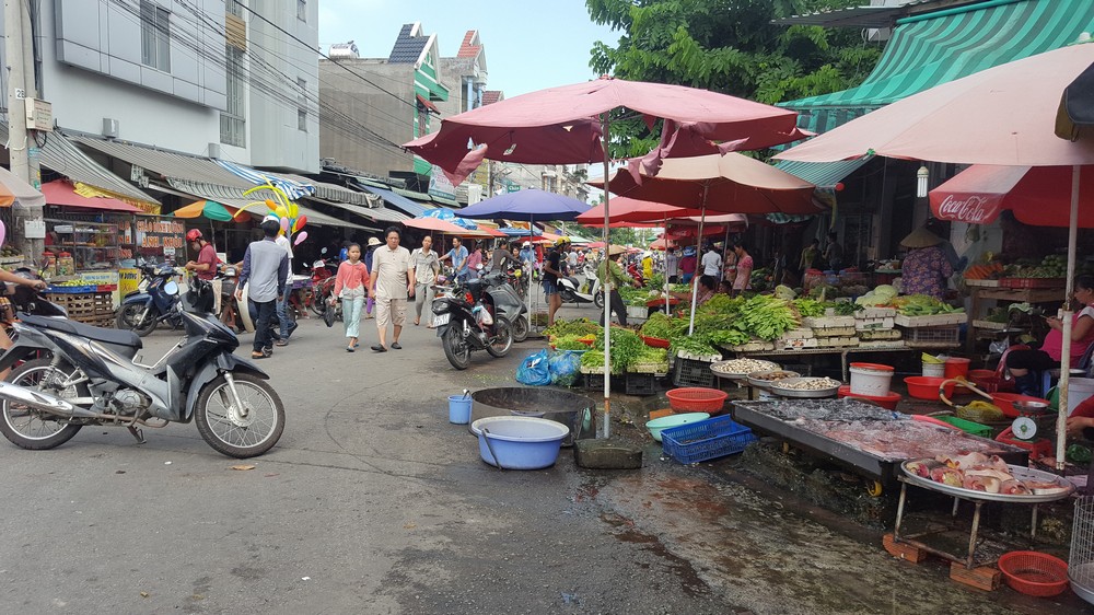Regulations of Vietnamese law on market land