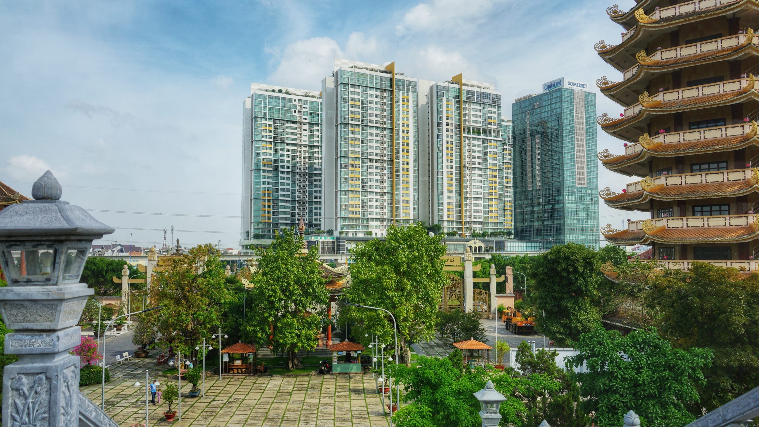 Regulations on rights to adjoining real estate in Vietnam