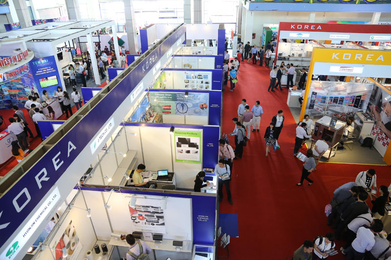 What regulations should be noted when organizing and participating in trade fairs and exhibitions in Vietnam?