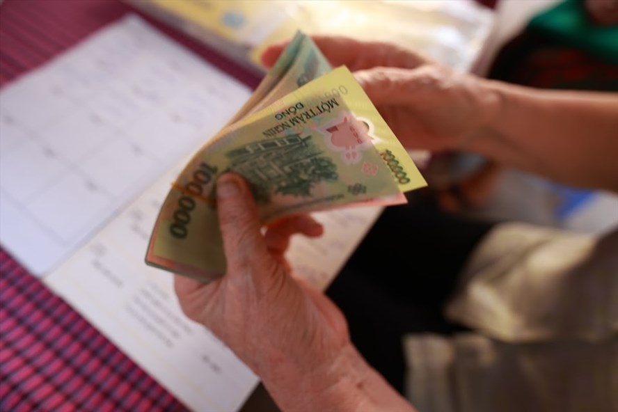 Will people going abroad suspended from receiving monthly pension in Vietnam?