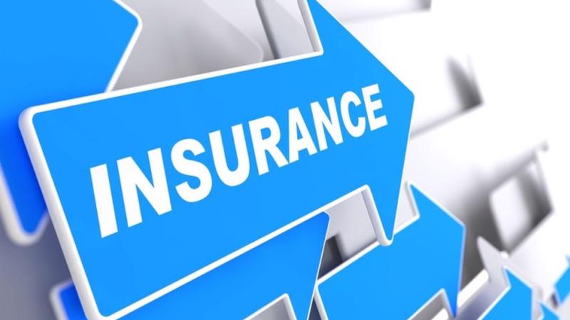 What are the factors affecting Vietnam's insurance market?