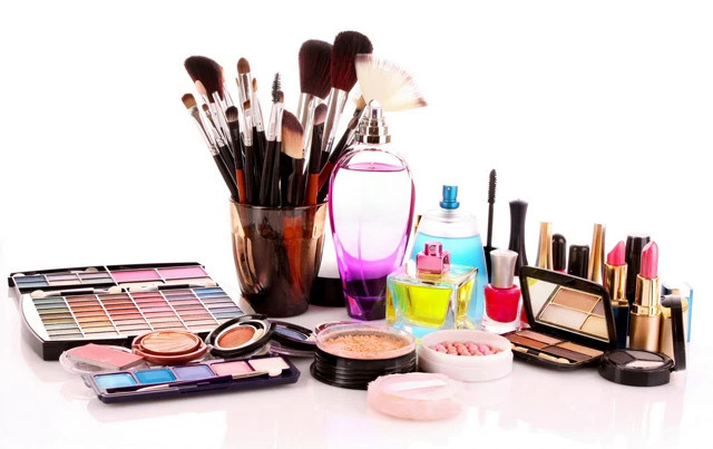 What did documents include in the declaration of imported cosmetics in Vietnam?
