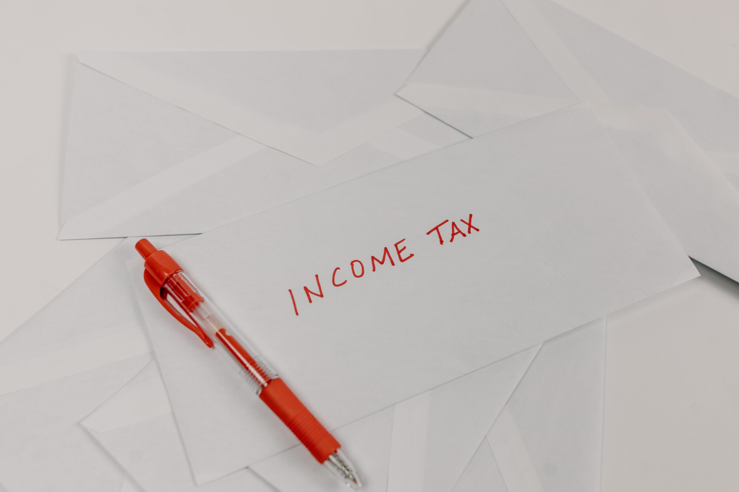 How is personal income tax in Vietnam calculated