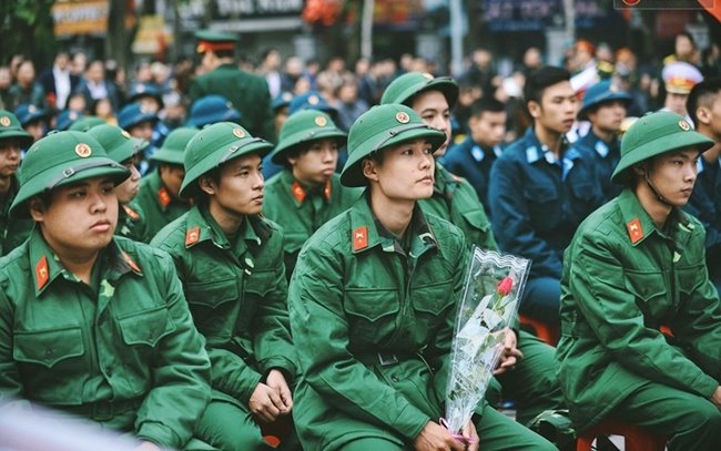 Can a pregnant wife postpone her military service according to Vietnamese law?