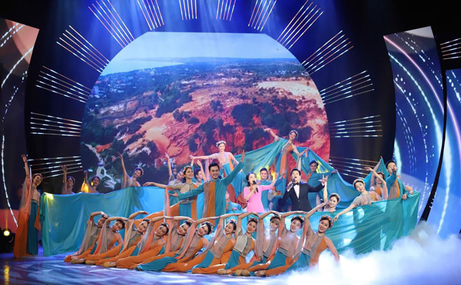 What is the policy of the Vietnamese government on performing arts?
