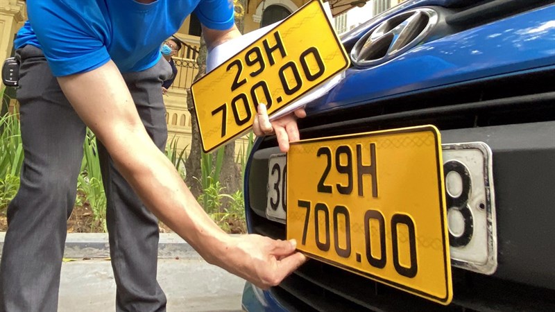 What is the procedure to change the yellow number plate to the white number plate in Vietnam today?