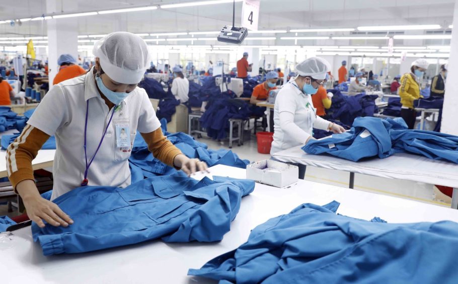 Will companies that do not sign labor contracts in Vietnam be fined?