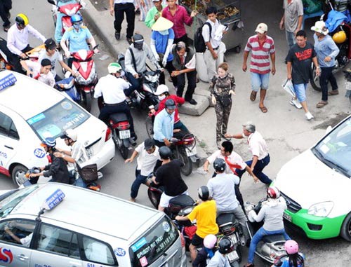 How to deal with cases of public disorder in accordance with Vietnamese law?