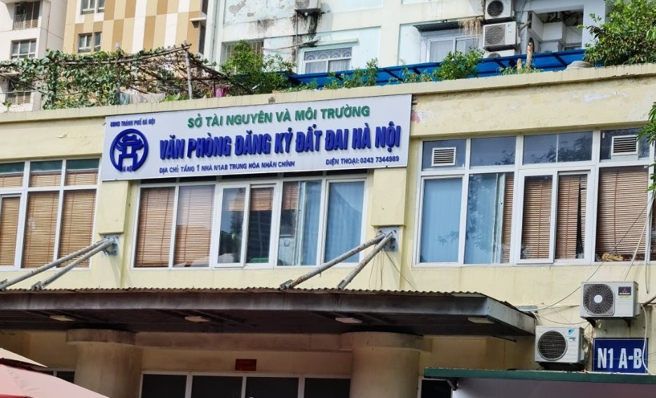 Regulations on district-level land registration offices in Vietnam