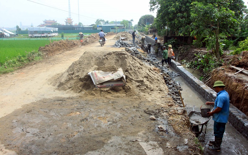 Regulations on donating land for rural roads in Vietnam